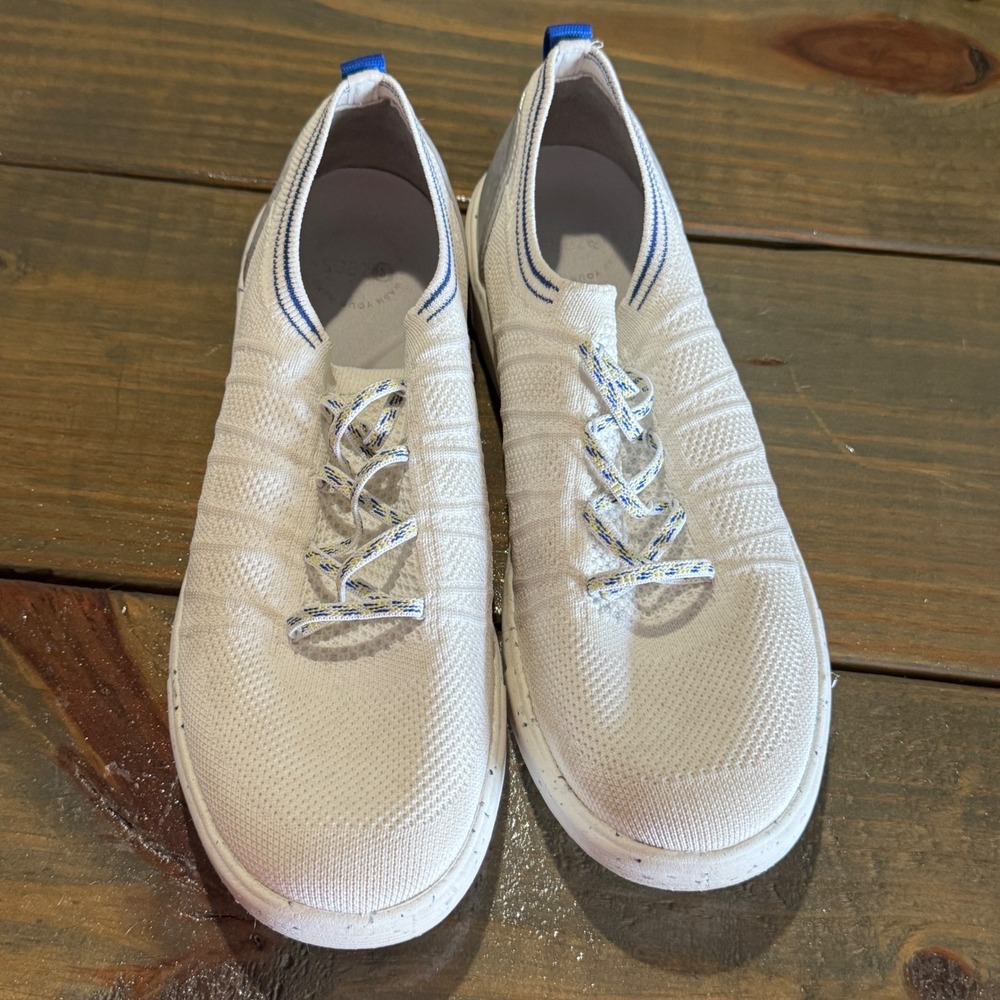 Bzees Slip On Sneaker Womens 10 White Athletic Casual Walking Shoes MARCHD1-S